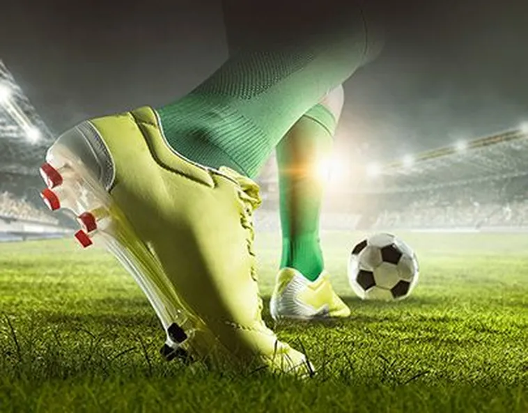 Bí Quyết Sút Bóng Mạnh Trong Futsal: Hướng Dẫn Từ Cơ Bản Đến Nâng Cao